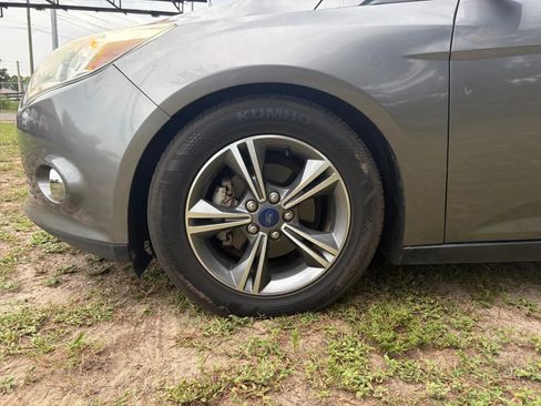 Used 2014 Ford Focus SE w/ SE Sport Package FWD image 9