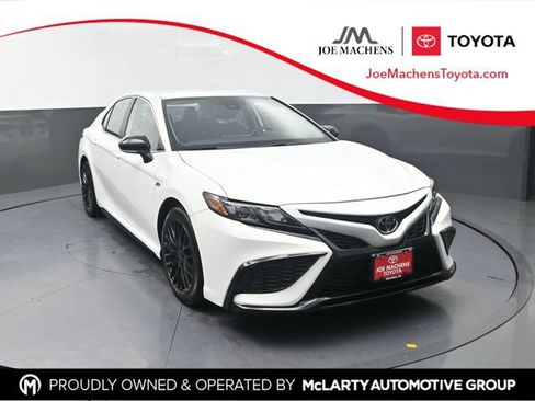 Used 2024 Toyota Camry SE FWD image 1
