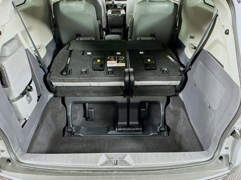 Certified 2022 Toyota Sienna XLE FWD image 21
