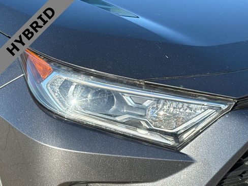 Used 2021 Toyota RAV4 XLE Premium image 4