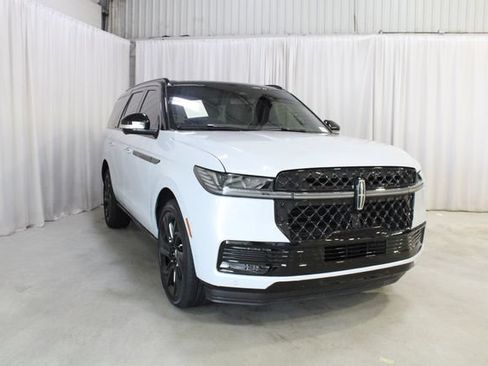 Used 2025 Lincoln Navigator Black Label AWD/4WD image 40