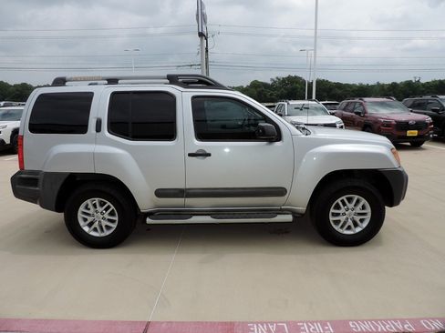 Used 2015 Nissan Xterra S w/ Value Package RWD image 4