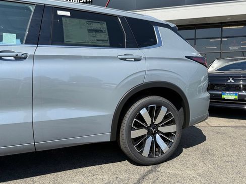 New 2026 Mitsubishi Outlander SEL FWD image 6