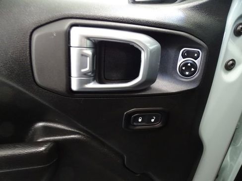 Used 2023 Jeep Wrangler Unlimited Rubicon 4xe w/ Cold Weather Group AWD/4WD image 3