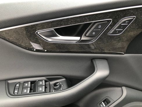 Used 2019 Audi Q8 Premium w/ Convenience Package image 12