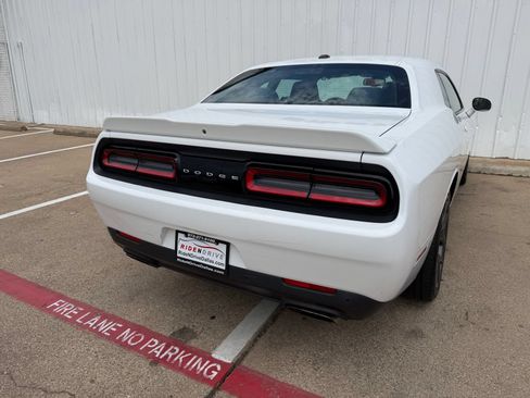 Used 2019 Dodge Challenger R/T RWD image 6