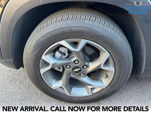 Used 2025 Chevrolet Trax LT image 7