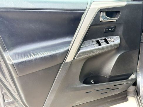 Used 2017 Toyota RAV4 Platinum FWD image 12