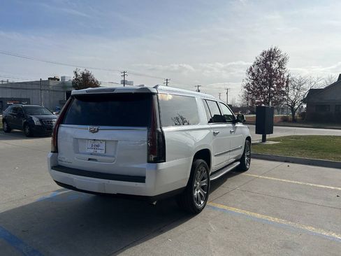 Used 2016 Cadillac Escalade ESV Luxury image 6