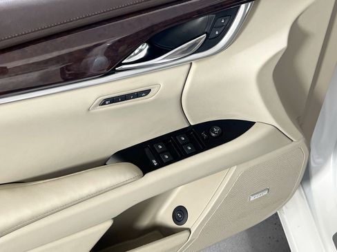 Used 2016 Cadillac XTS Luxury w/ Driver Awareness Package image 18