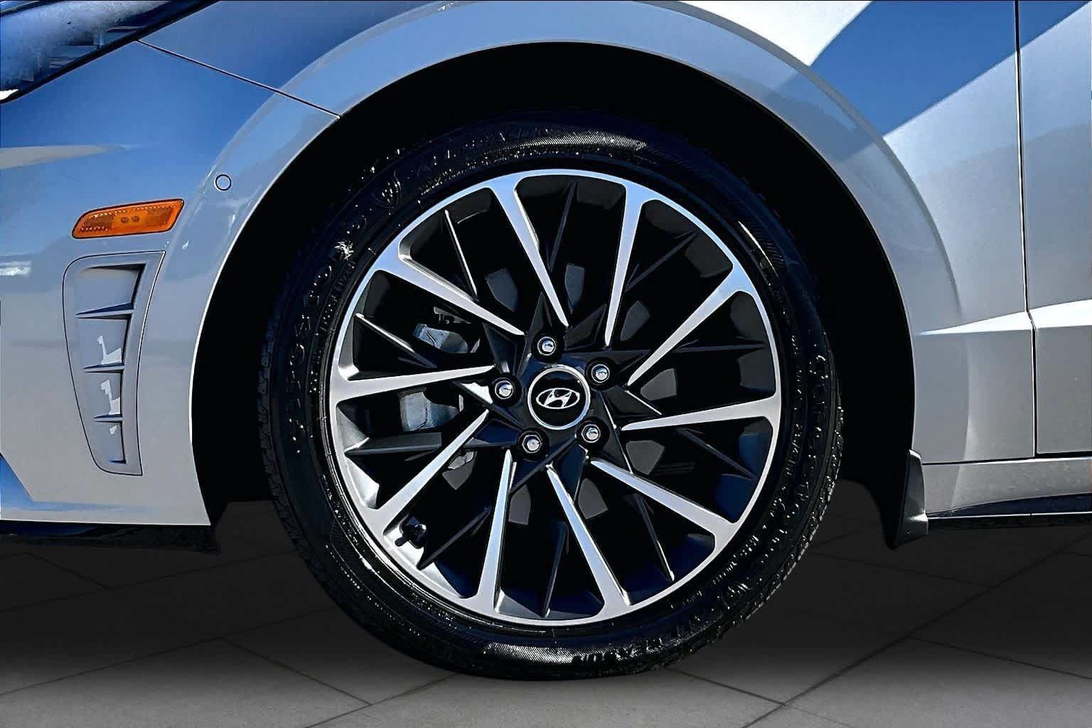Used 2020 Hyundai Sonata Limited FWD image 10