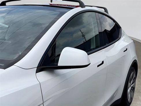 Used 2023 Tesla Model Y Long Range AWD/4WD image 7