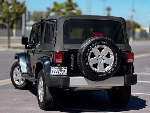 Used 2012 Jeep Wrangler Unlimited Sahara AWD/4WD image 12