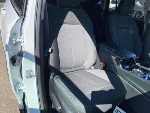 Certified 2023 Jeep Grand Cherokee Laredo image 32