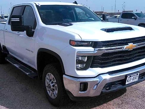 Used 2025 Chevrolet Silverado 2500 LT w/ Convenience Package AWD/4WD image 2