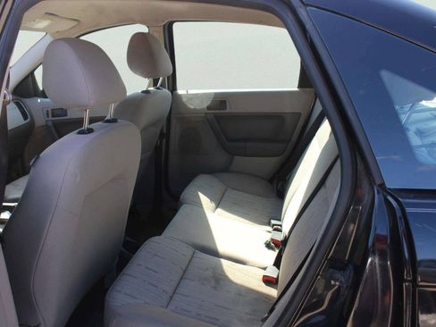 Used 2009 Ford Focus SE FWD image 5