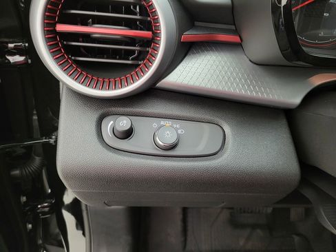 New 2026 Chevrolet Trax RS w/ Sunroof Package FWD image 29
