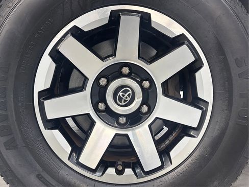 Used 2019 Toyota 4Runner TRD Off-Road Premium image 32