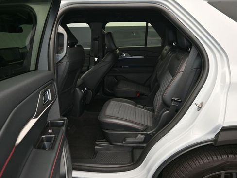Used 2026 Ford Explorer ST-Line w/ ST-Line Street Pack RWD image 12