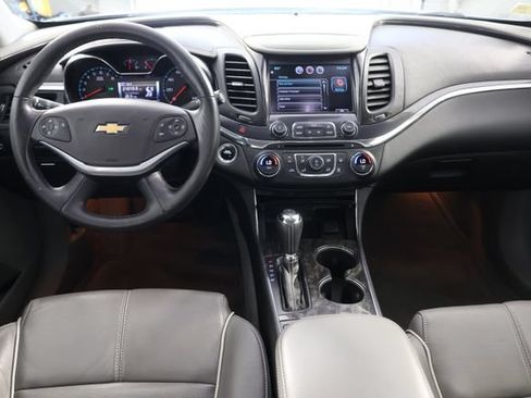 Used 2015 Chevrolet Impala LTZ FWD image 2