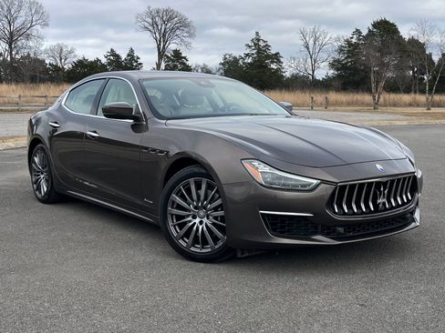 Used 2018 Maserati Ghibli GranLusso image 1