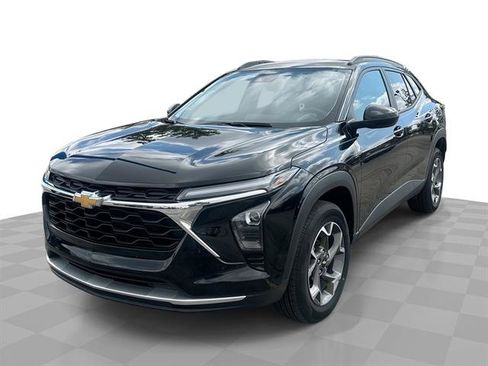 Certified 2025 Chevrolet Trax LT w/ Driver Confidence Package image 1