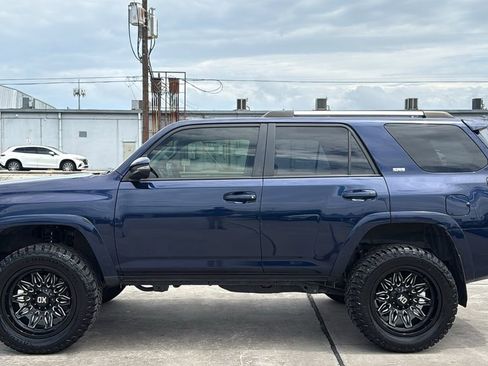 Used 2022 Toyota 4Runner SR5 Premium AWD/4WD image 2
