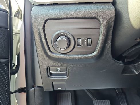 Used 2023 Jeep Grand Cherokee L Laredo image 30