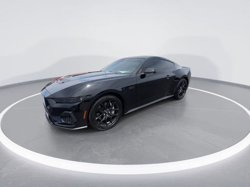 Used 2025 Ford Mustang GT RWD image 4