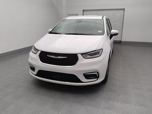 Used 2023 Chrysler Pacifica Touring-L FWD image 15