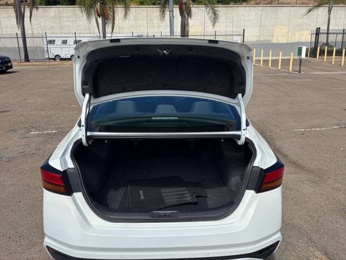 Used 2025 Nissan Altima 2.5 SV FWD image 31