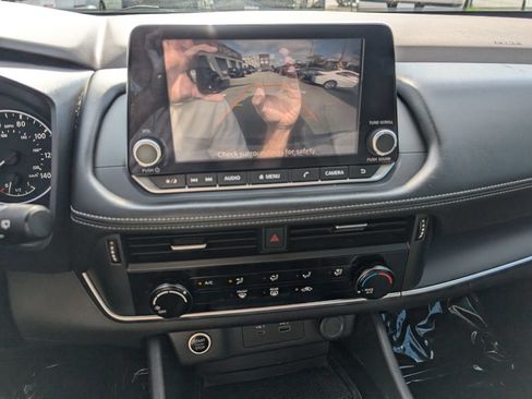Used 2022 Nissan Rogue S FWD image 23