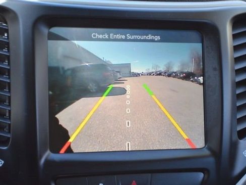 Used 2017 Jeep Cherokee Latitude w/ Comfort/Convenience Group image 33