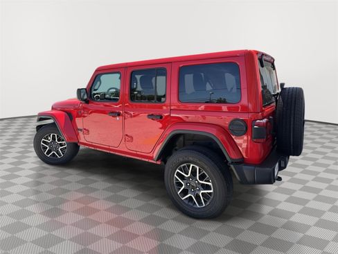 Used 2025 Jeep Wrangler Unlimited Sahara AWD/4WD image 4