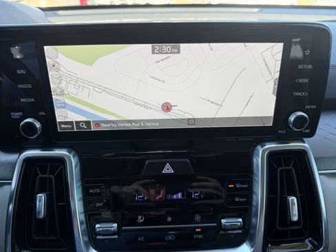 Certified 2022 Kia Sorento SX image 23