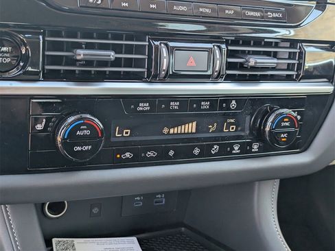 New 2025 Nissan Pathfinder SL image 13