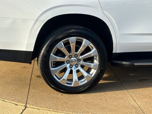 Used 2021 Chevrolet Tahoe Premier w/ Premium Package image 6