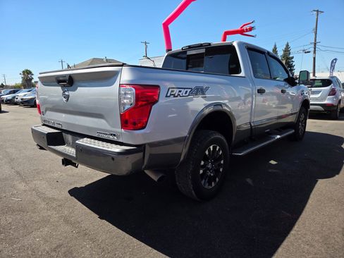 Used 2019 Nissan Titan PRO-4X w/ Pro-4x Convenience Package AWD/4WD image 4