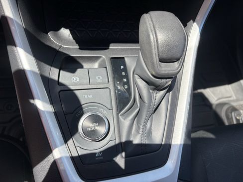 Used 2024 Toyota RAV4 XLE AWD/4WD image 20