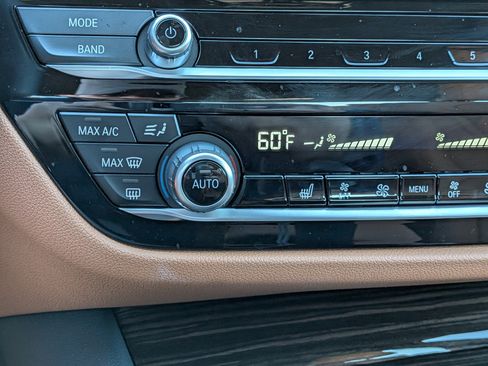 Used 2023 BMW 530i 530i w/ Premium Package image 32