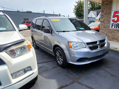 Used 2017 Dodge Grand Caravan SXT image 11