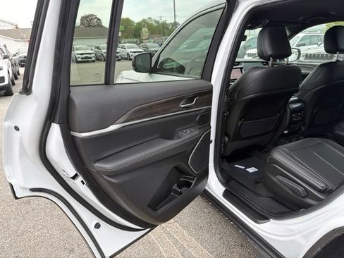 New 2026 Jeep Grand Cherokee L Limited AWD/4WD image 11