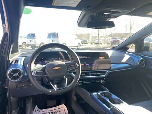 New 2026 Chevrolet Equinox EV LT AWD/4WD image 32