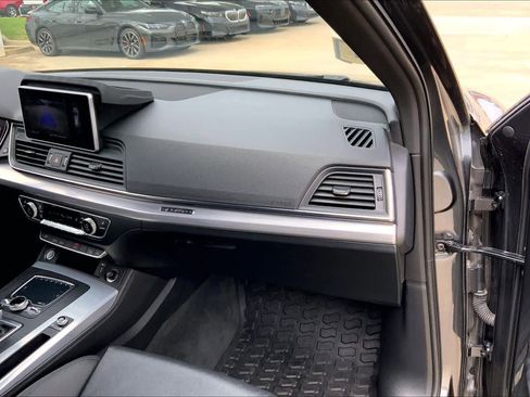 Used 2020 Audi Q5 2.0T Titanium Premium Plus w/ Premium Plus Package image 17