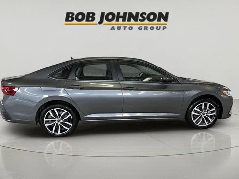 New 2026 Volkswagen Jetta SE FWD image 9