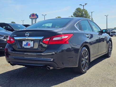 Used 2017 Nissan Altima 2.5 S w/ Power Driver Seat Package FWD image 3