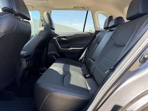 Used 2023 Toyota RAV4 XLE Premium image 30