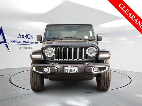 Used 2025 Jeep Wrangler Unlimited Sahara AWD/4WD image 4