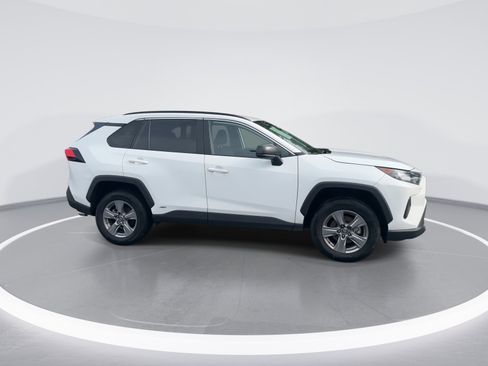 Used 2022 Toyota RAV4 LE image 10