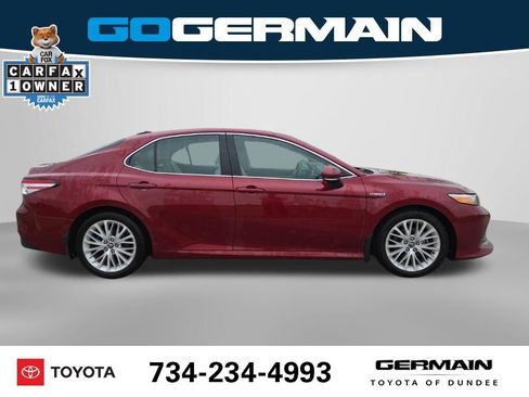 Used 2020 Toyota Camry XLE w/ Sunroof Package FWD image 7